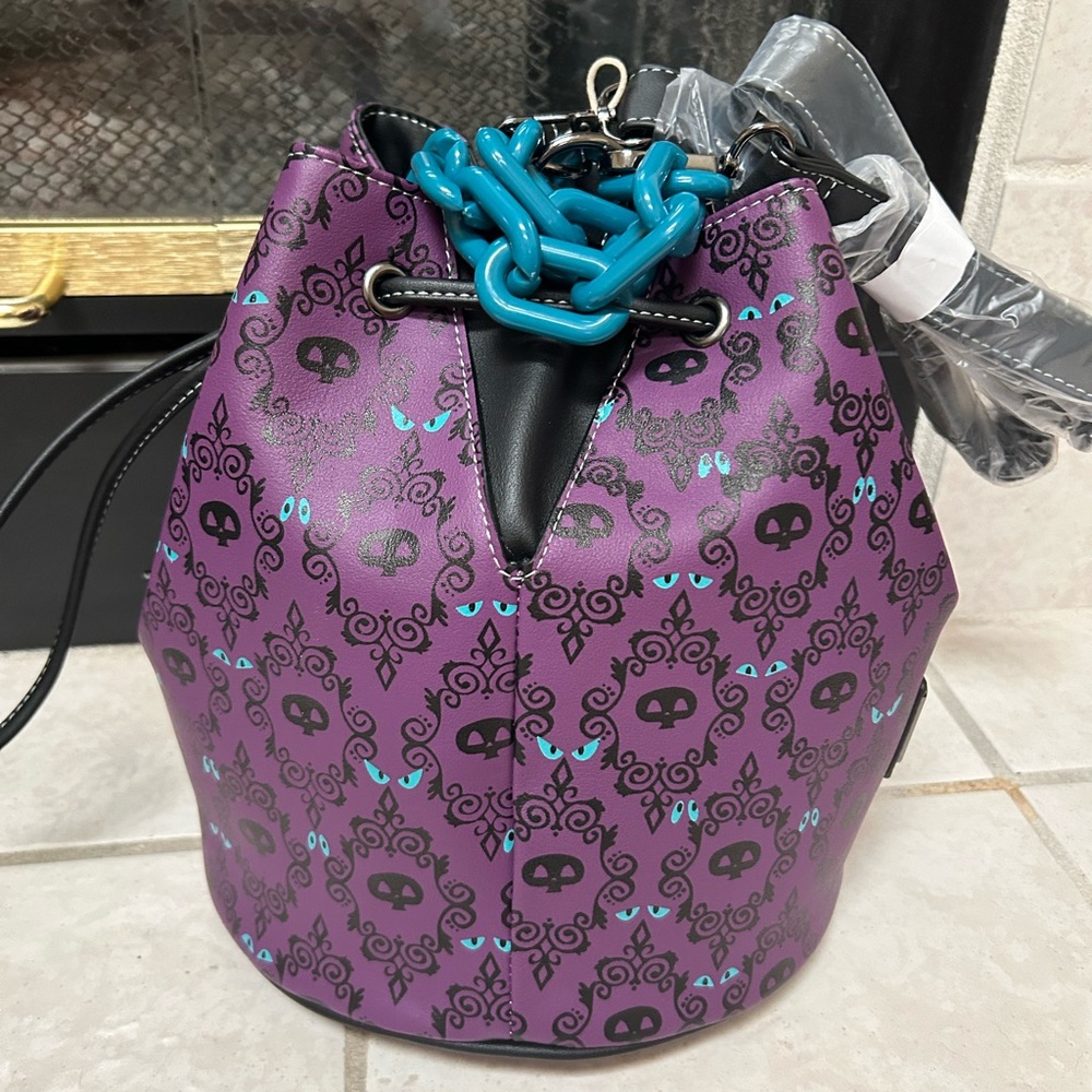 Disney Haunted Mansion lounge fly glowing eyes NWT